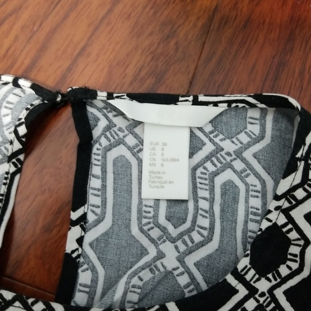 H&M Black & White Geometric Print Dress 92320-5D6 - Picture 6 of 6
